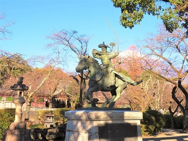 流鏑馬像(富士山本宮浅間大社内)