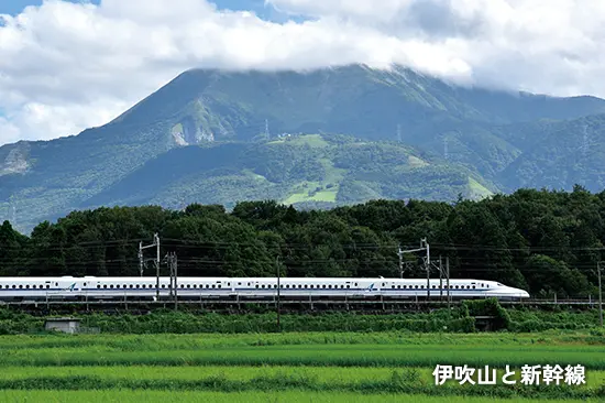 伊吹山と新幹線